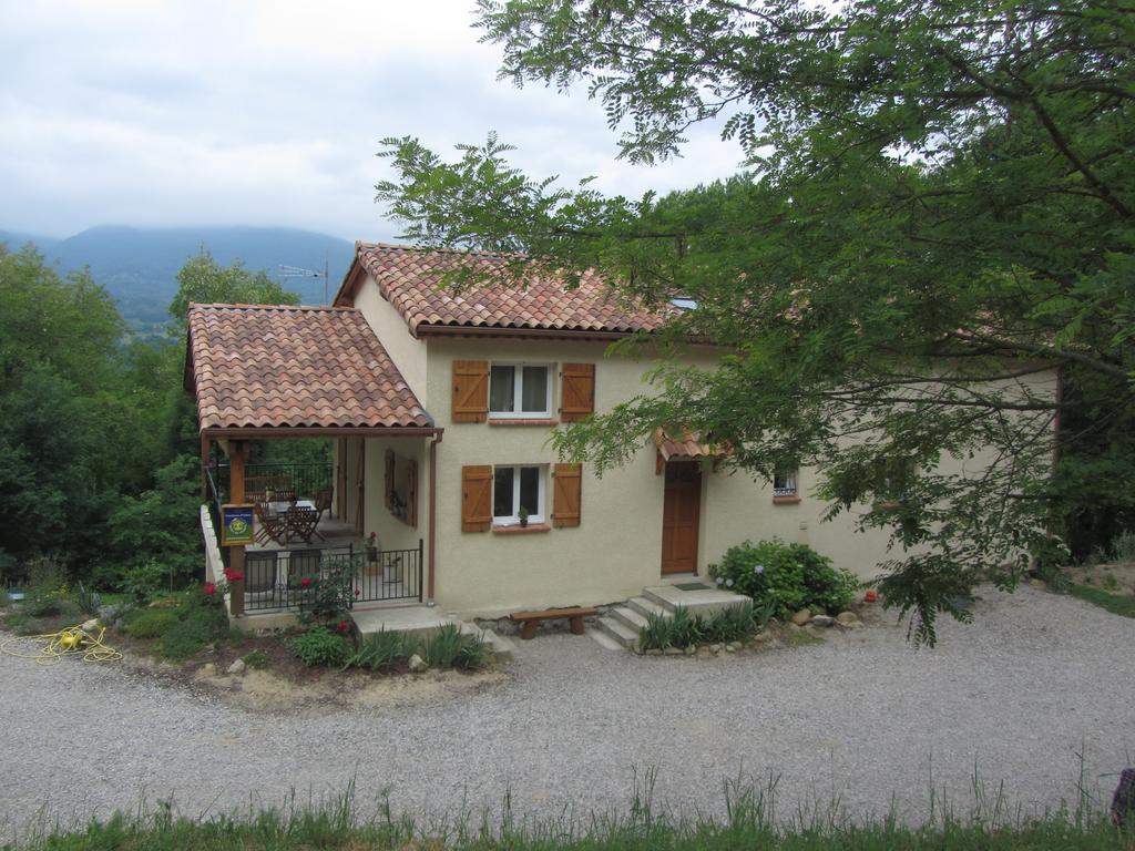 Les Cimes Bed and Breakfast Saint-Pierre-de-Rivière Εξωτερικό φωτογραφία